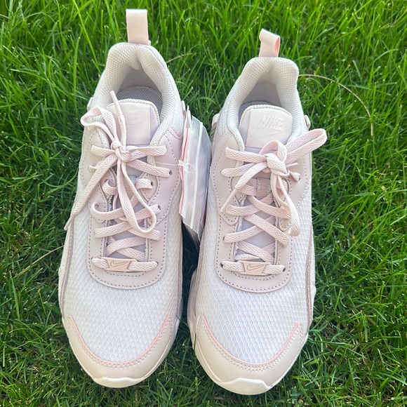 Nike Shoes - Nike RYZ 365 2 size 6.5